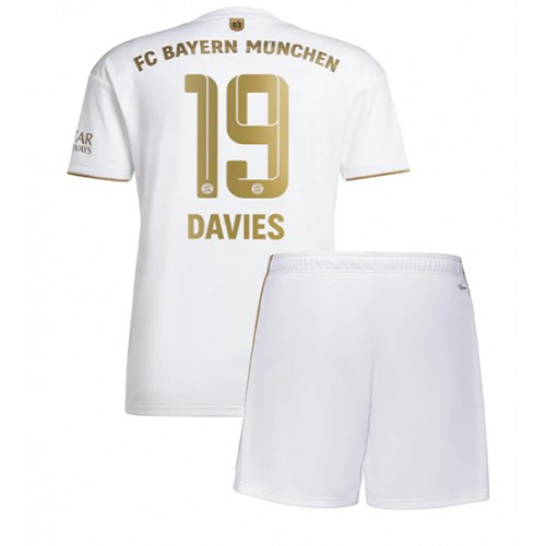 Fotbalové Dres Bayern Munich Alphonso Davies #19 Dětské Venkovní 2022-23 Krátký Rukáv (+ trenýrky)